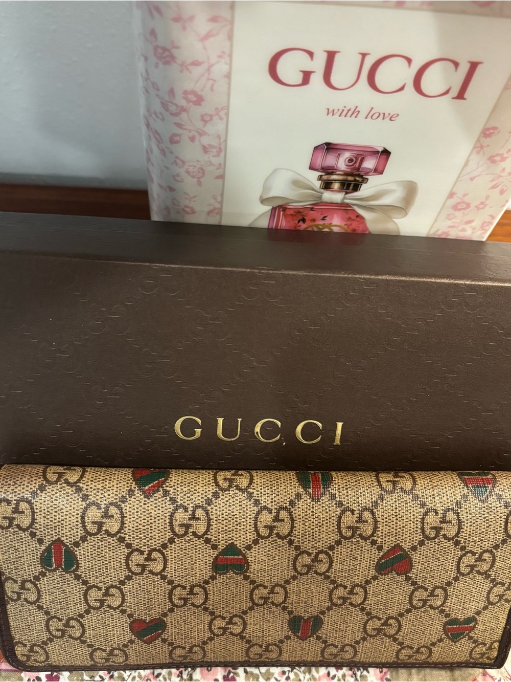 Gucci Beige GG Canvas Zip Wallet with Green and Red Heart Motifs. - Picture 10 of 14